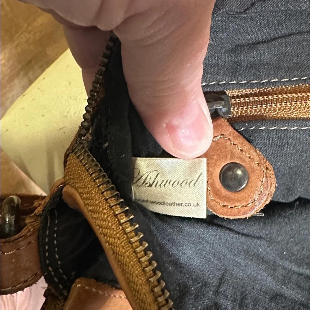 Ashwood Crossbody - Picture 6 of 7